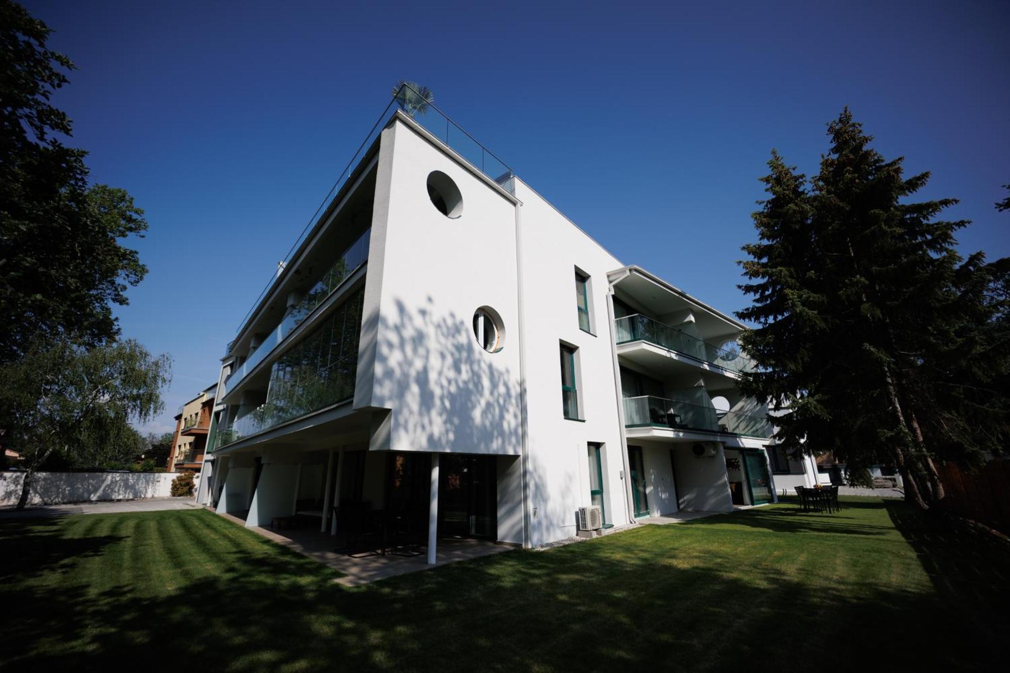 Villa Bauhaus Wellness Apartman Fsz. 1 Siófok Zewnętrze zdjęcie